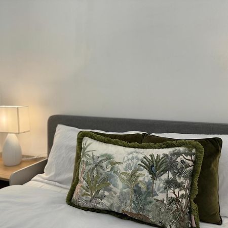 Holiday Home 2Br L 2Ba With Patio-Sleep 6 London Exterior foto