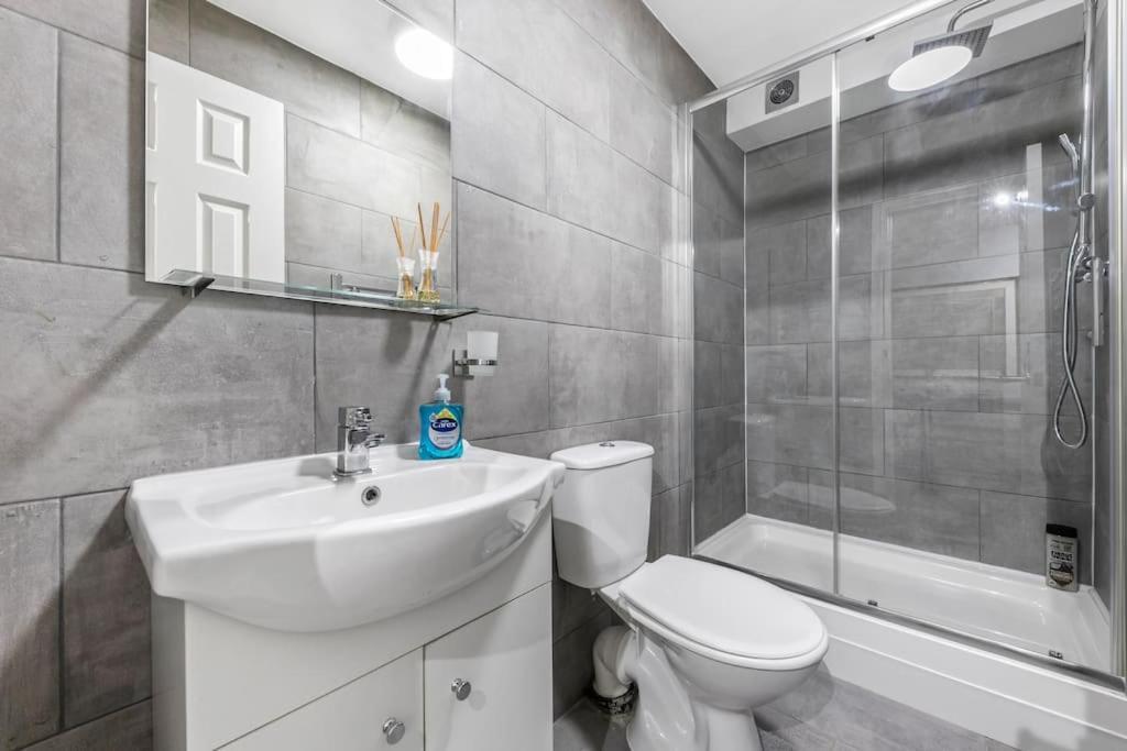 Holiday Home 2Br L 2Ba With Patio-Sleep 6 London Exterior foto