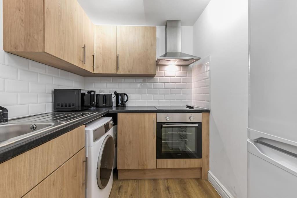 Holiday Home 2Br L 2Ba With Patio-Sleep 6 London Exterior foto