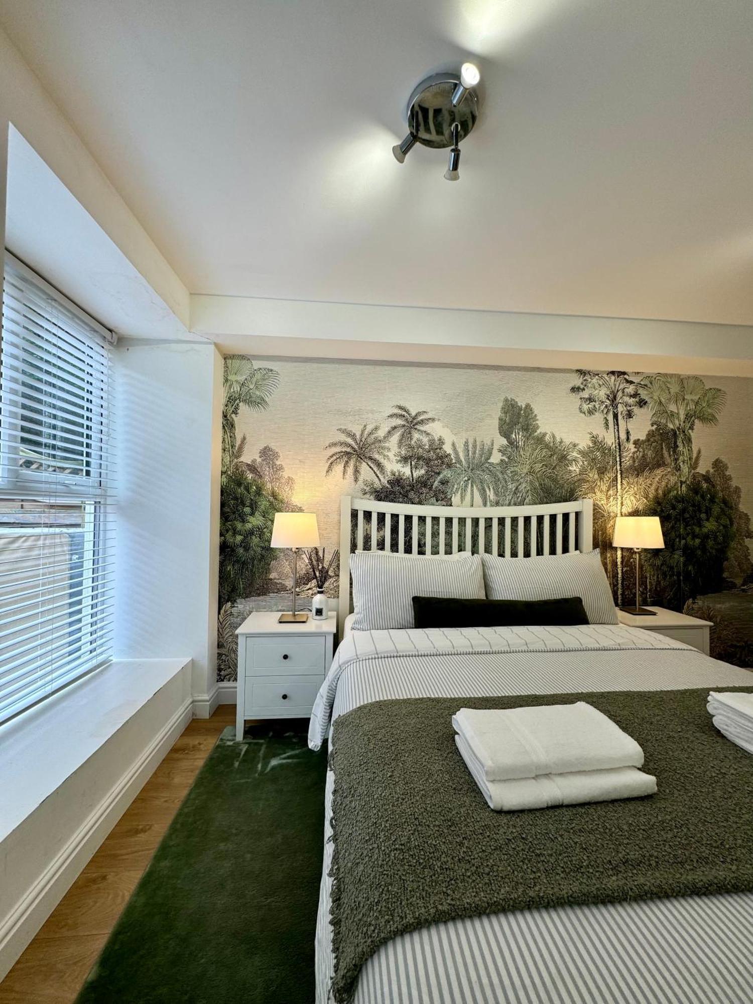 Holiday Home 2Br L 2Ba With Patio-Sleep 6 London Exterior foto