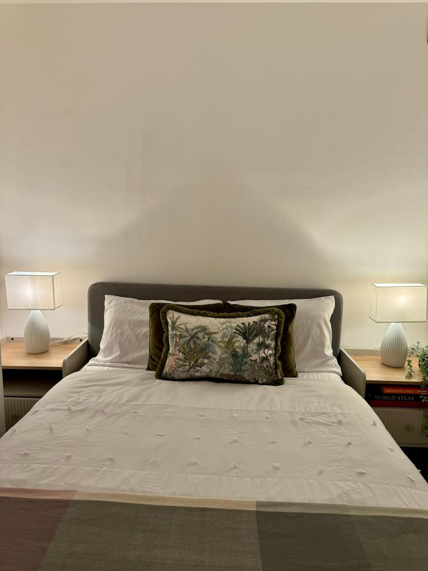 Holiday Home 2Br L 2Ba With Patio-Sleep 6 London Exterior foto