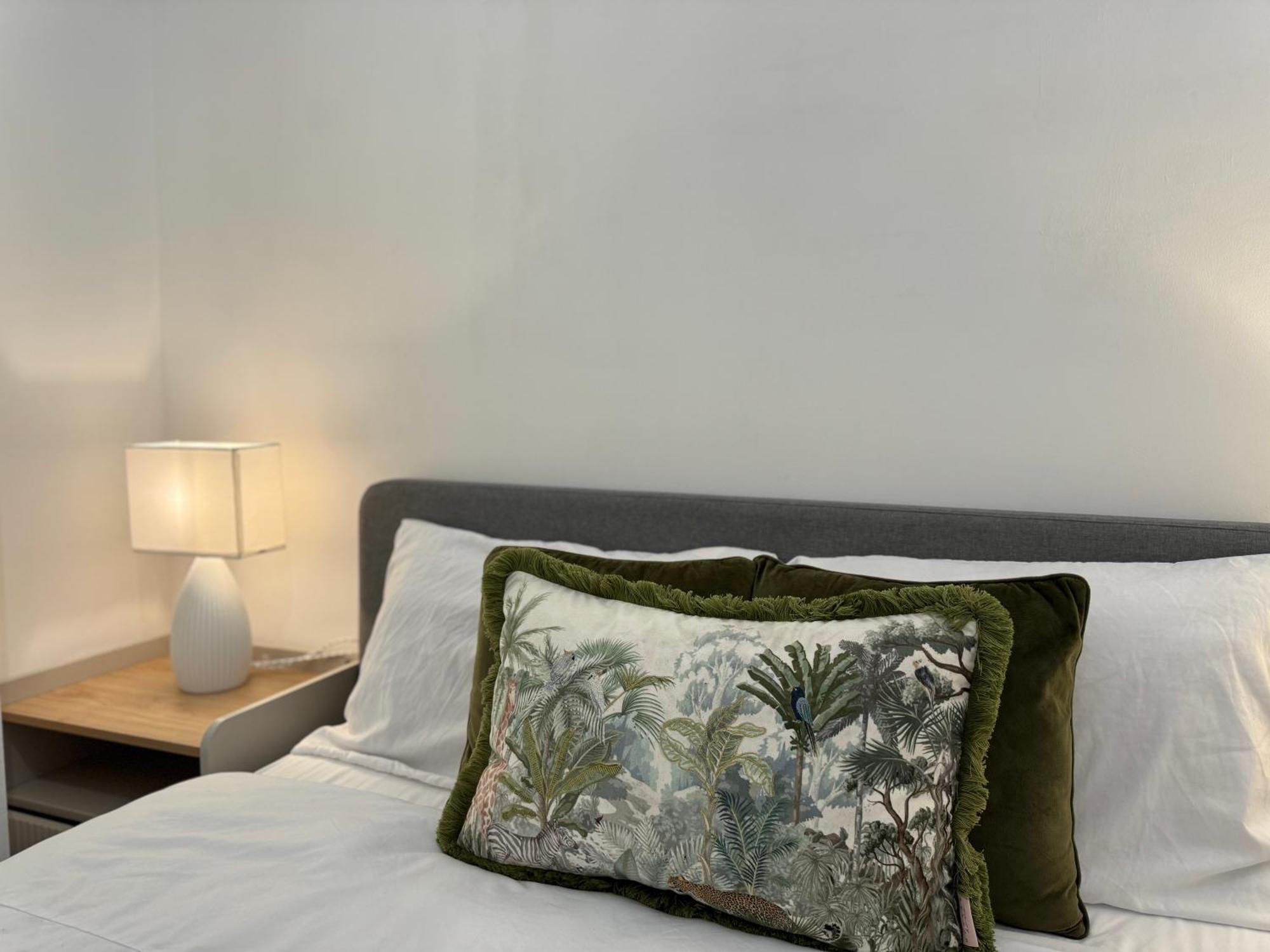 Holiday Home 2Br L 2Ba With Patio-Sleep 6 London Exterior foto